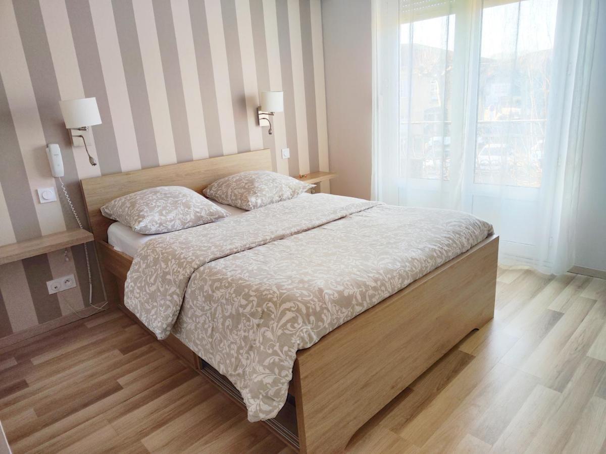 Hotel-Restaurant Le Commerce Nogaro Dış mekan fotoğraf