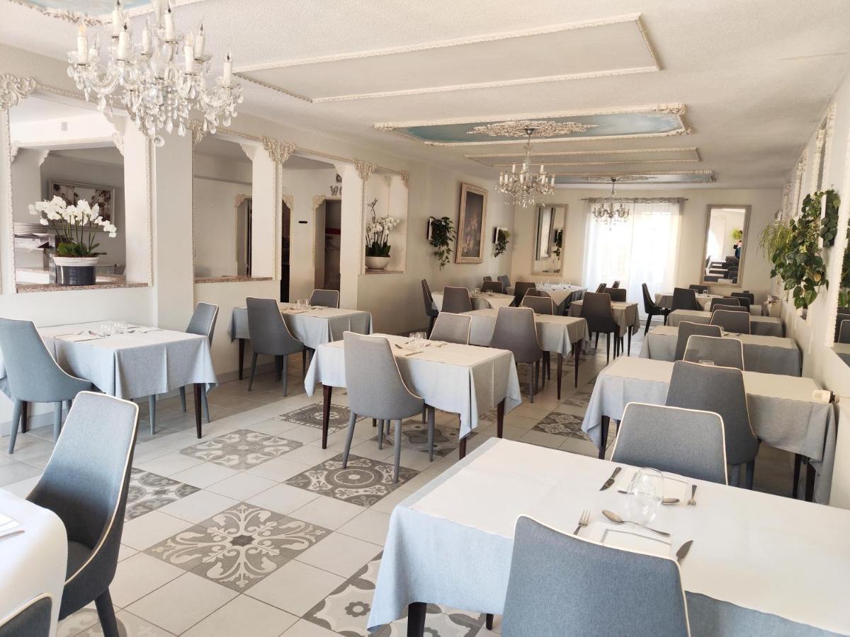 Hotel-Restaurant Le Commerce Nogaro Dış mekan fotoğraf