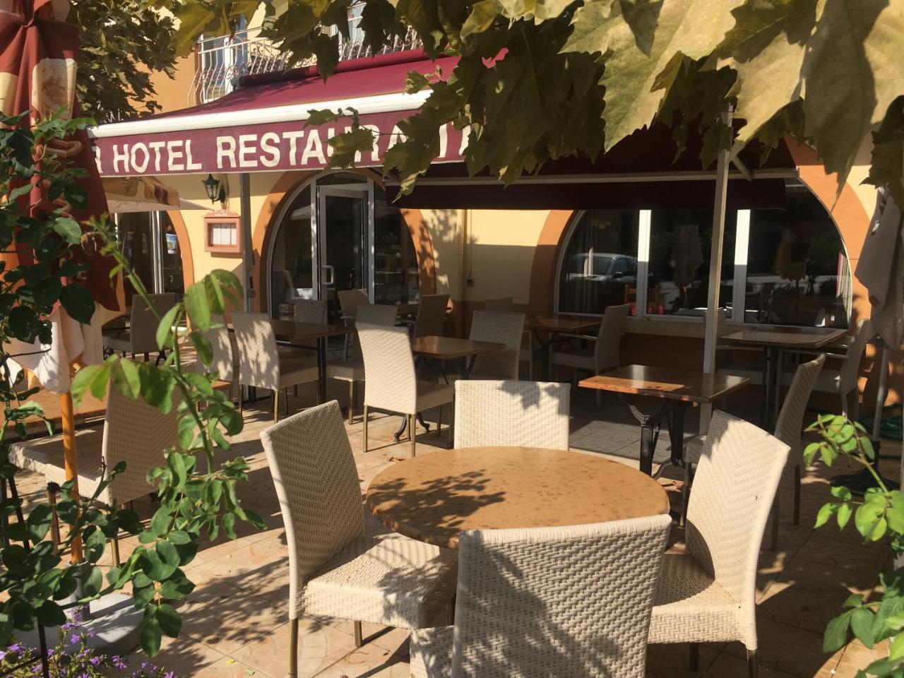 Hotel-Restaurant Le Commerce Nogaro Dış mekan fotoğraf